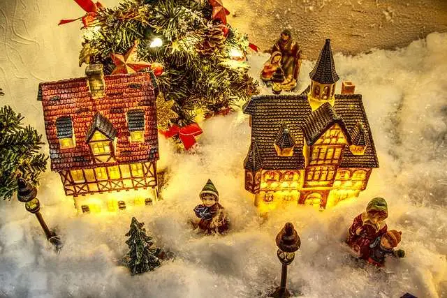 Рождественские украшения | Рождественские деревни освещены
