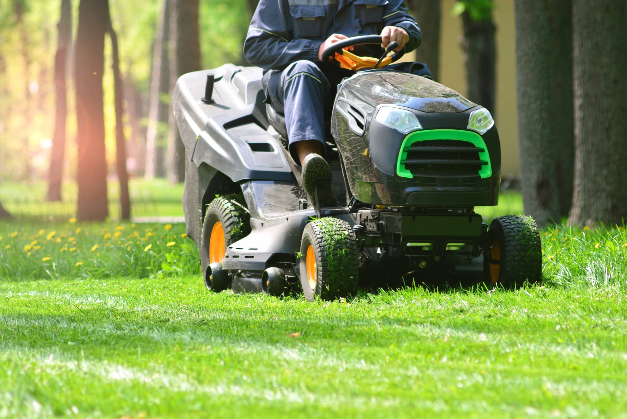 Lawn tractor